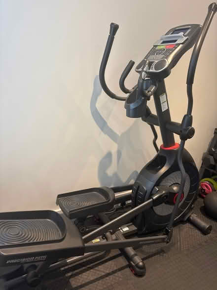 Photo of free Cross trainer (Chelsea london) #3