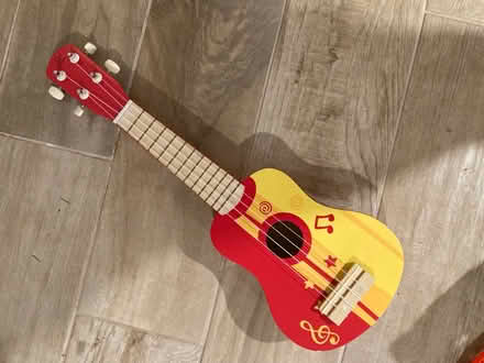 Photo of free Play guitar (Loh Park in Tarrytown) #1