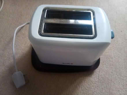 Photo of free Breville two slot toaster (Lawnswood LS16) #4