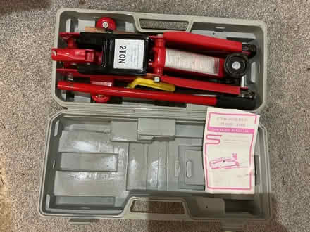 Photo of free 2 ton hydraulic car jack (Appleton OX13) #2