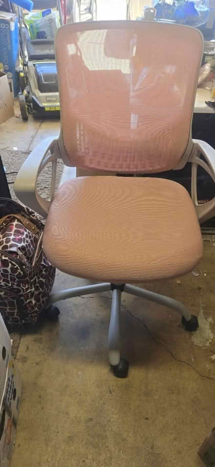 Photo of free Pink Mesh desk chair (Florin-Perkins area) #1