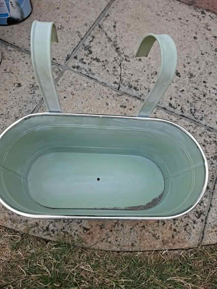Photo of free Metal plant holder (Welling DA16) #2