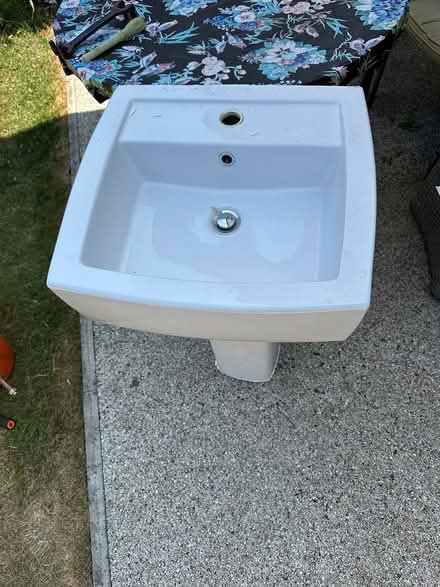 Photo of free Basin and Pedestal (bath BA2) #3