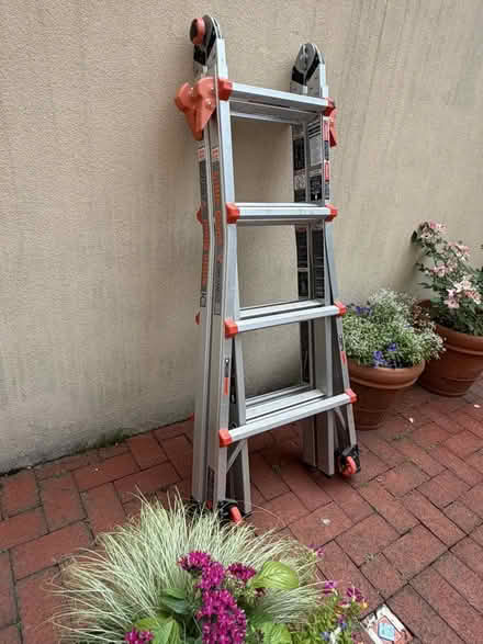 Photo of free Expandable ladder (Philly Queen village area) #1