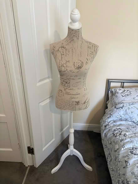 Photo of free Decorative mannequin/dress form (Sunbury-on-Thames TW16) #1