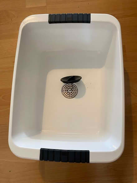 Photo of free washing-up bowl with integral plug (Cogges OX28) #2