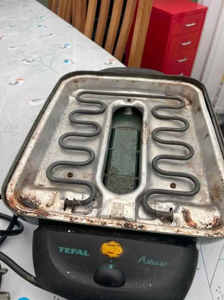 Photo of free Regal grill plate (Ng68fj) #2