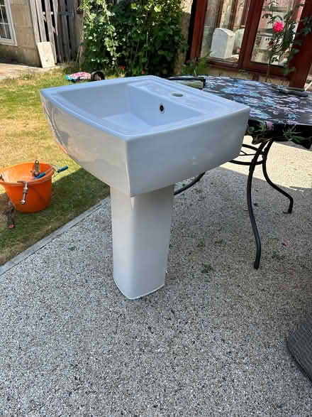 Photo of free Basin and Pedestal (bath BA2) #1