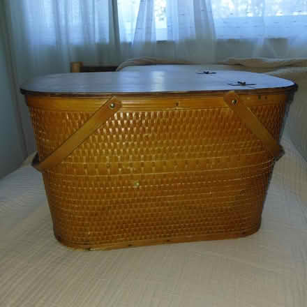Photo of free Vintage picnic basket (Union City) #1