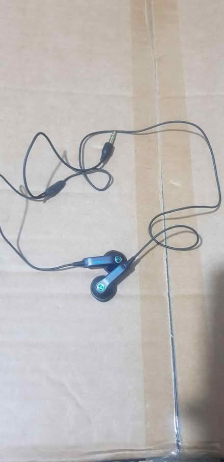 Photo of free Sony Ericsson Bass reflex earphones (Barkingside IG6) #1
