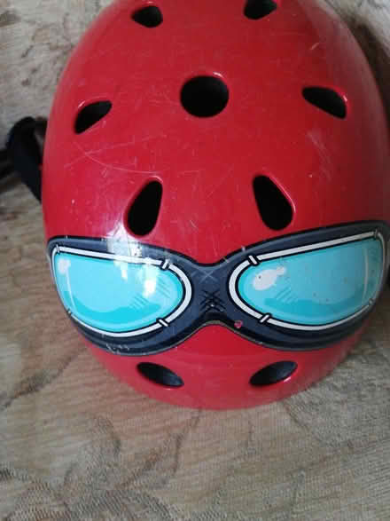 Photo of free Red skating helmet (Cam GL11) #1