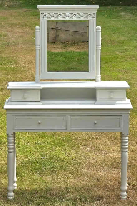 Photo of free White Console Table With Mirror (Llandderfel LL23) #1