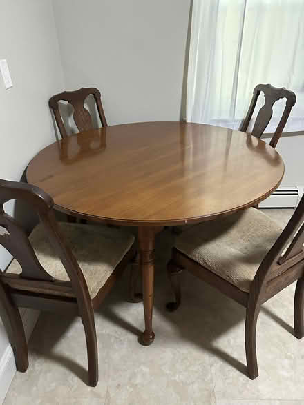 Photo of free 50" round dining table and 4 chairs (Poughkeepsie) #1