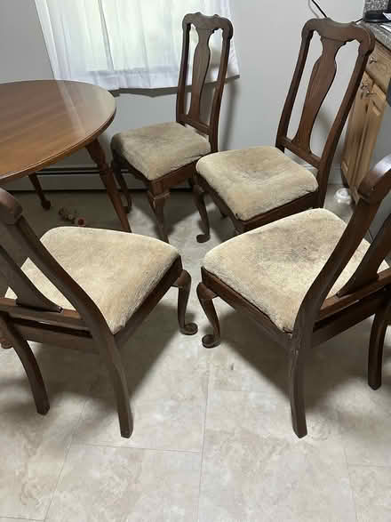 Photo of free 50" round dining table and 4 chairs (Poughkeepsie) #2