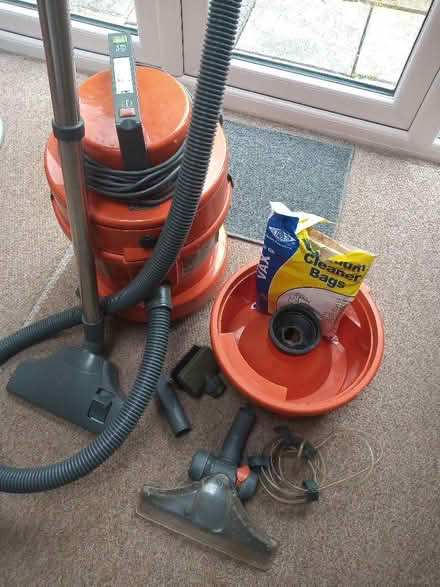 Photo of free Vax 6131 dry/wet cleaner. (Manningtree CO11) #2