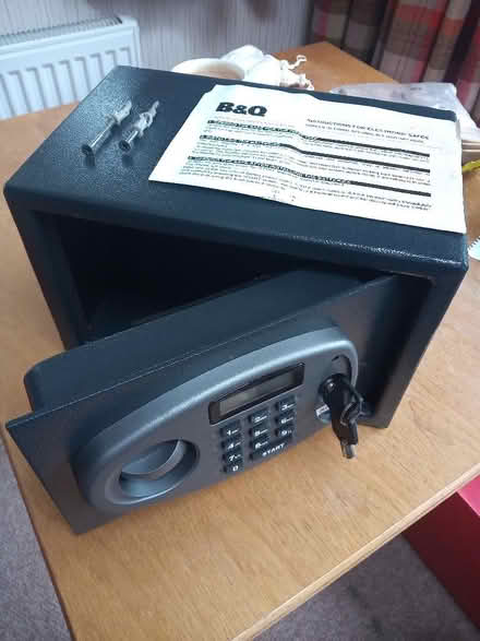 Photo of free Small electronic safe (Manningtree CO11) #1
