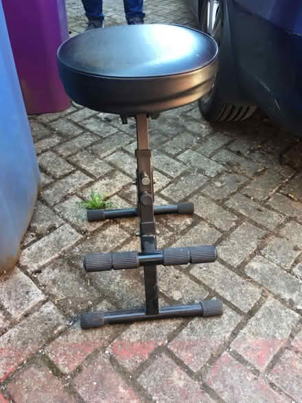 Photo of free Guitar playing, Stool (Liverpool L6) #1