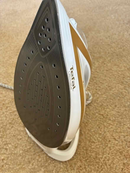 Photo of free Tefal steam iron (Springfield MK6) #3