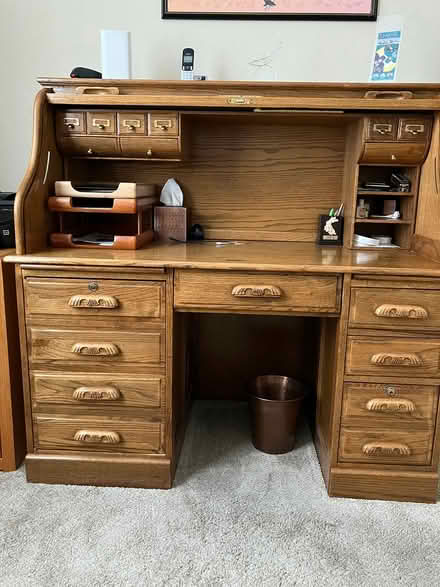 Photo of free Oak Rool Top Drsk (Discovery Bay) #2