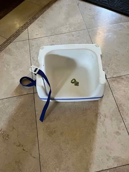 Photo of free Booster seat for kitchen (South east Oakville) #1