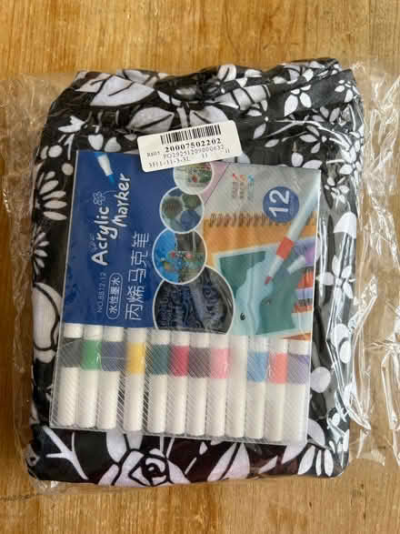 Photo of free Acrylic markers & medium throw (Pinkneys Green SL6) #1