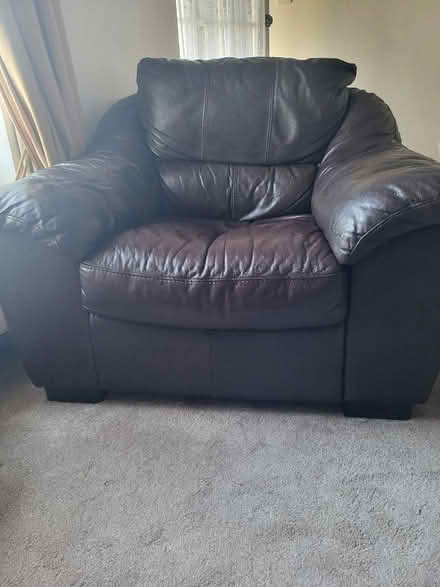 Photo of Leather sofa and chair (Bd20 5lq) #2