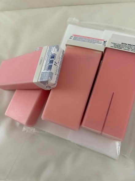 Photo of free Roll on wax and paper (SM5) #1