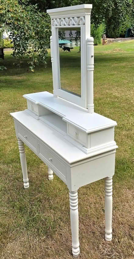 Photo of free White Console Table With Mirror (Llandderfel LL23) #2