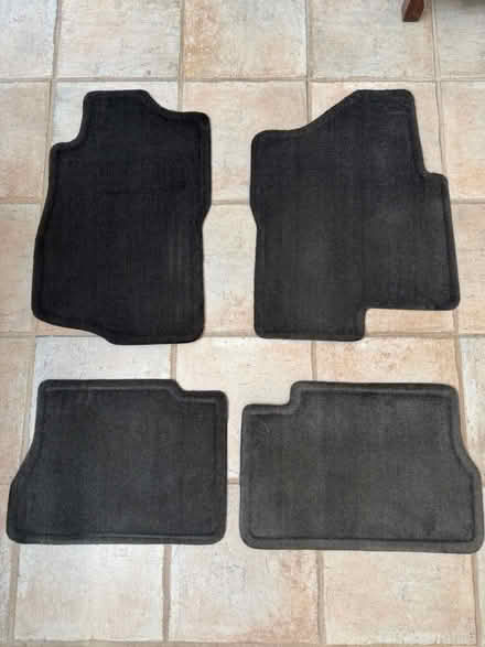 Photo of free 2012 GMC Yukon XL carpet floor mats (Glencoe Il near Northbrook) #1