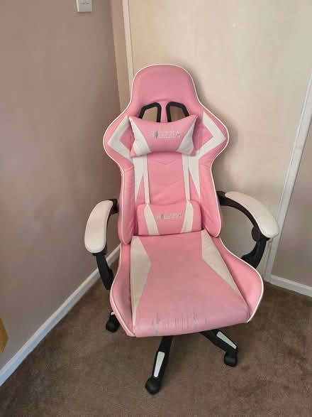 Photo of free Gaming chair (Gossops Green RH11) #1