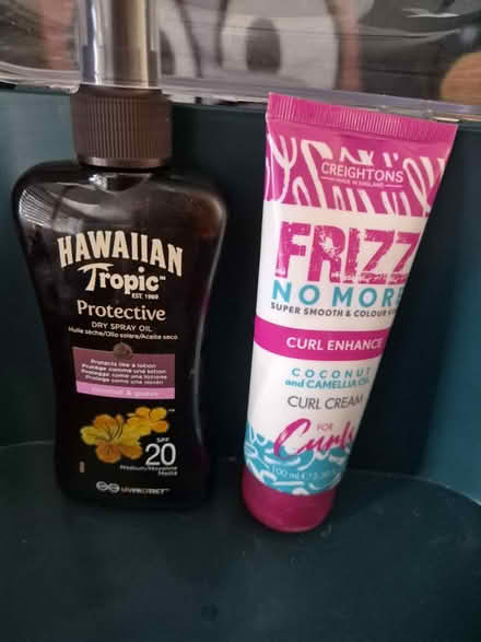 Photo of free Tan oil and hair serum (LE77AD) #1