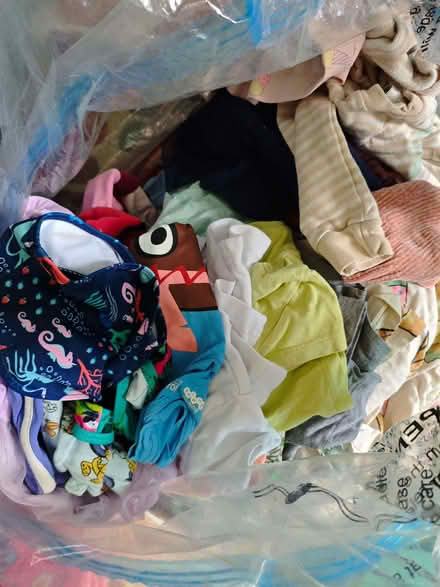 Photo of free Girls clothes, size 2 to 4 years (Stirchley B29) #1