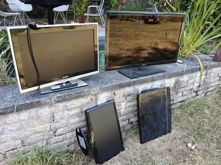 Photo of free Four flat screen TV's (Bishops itchington CV47) #1