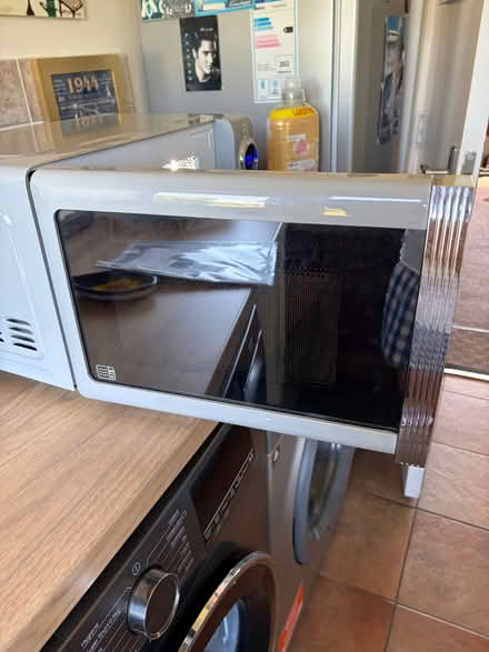 Photo of free Swan Vintage Microwave (Concle Bank LA13) #2