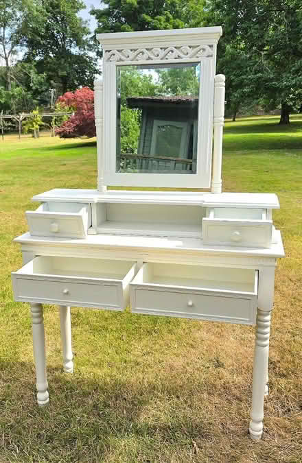 Photo of free White Console Table With Mirror (Llandderfel LL23) #4