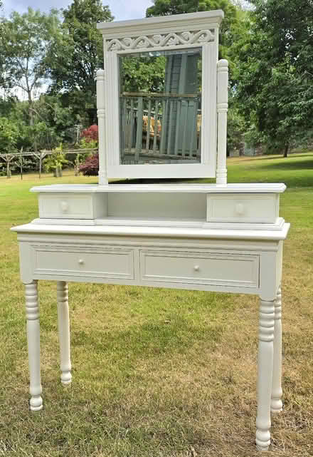 Photo of free White Console Table With Mirror (Llandderfel LL23) #3