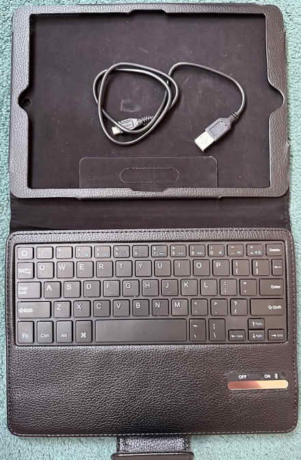 Photo of free Bluetooth keyboard for a tablet (Queslett B44) #1