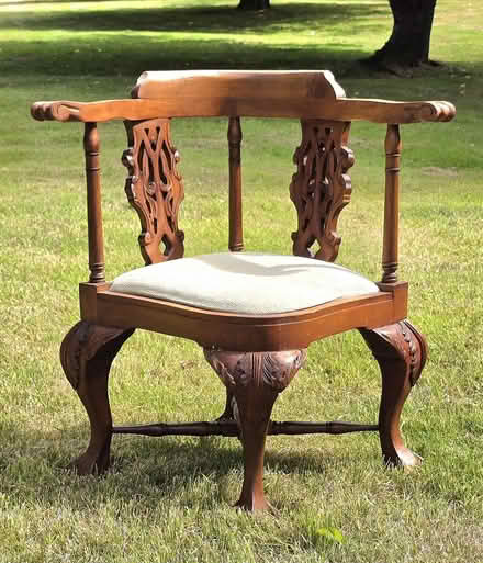 Photo of free Mahogany Corner Chair (Llandderfel LL23) #3
