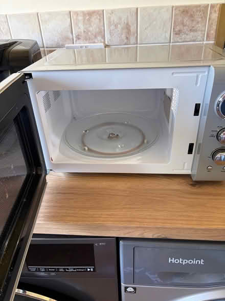 Photo of free Swan Vintage Microwave (Concle Bank LA13) #3