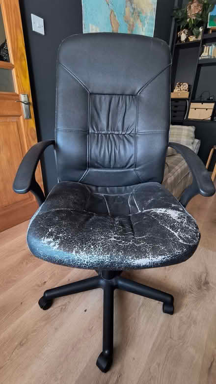 Photo of free Office / computer chair (Horsforth LS18) #1