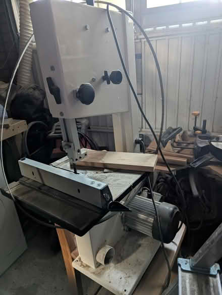 Photo of free Bandsaw and stand (Cranbourne Gardens MK41) #1