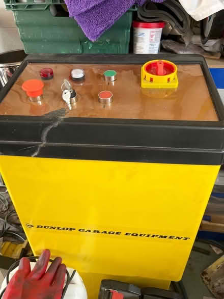 Photo of free Scrap Dunlop vehicle Lift (Hertford Heath SG13) #1