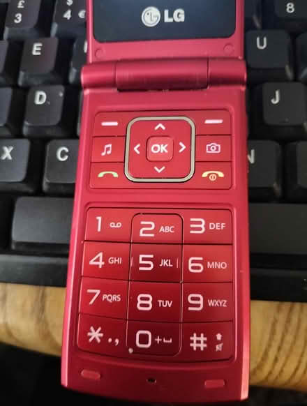 Photo of free Lg a133 2g o2 locked phone (Leigh) #3