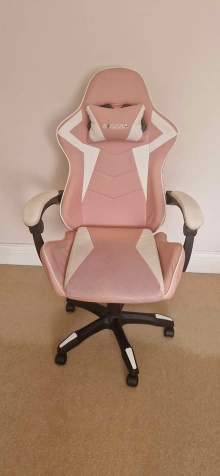 Photo of free Pink gaming chair (Iver SL0) #1