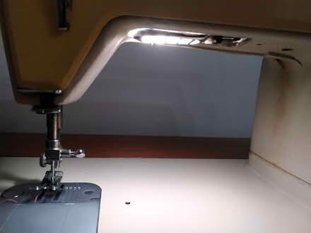 Photo of free Singer sewing machine with table (Upper Arncott OX25) #4
