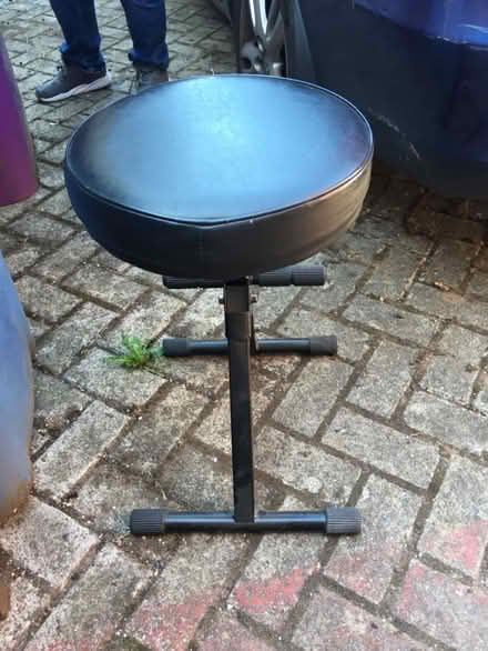 Photo of free Guitar playing, Stool (Liverpool L6) #2