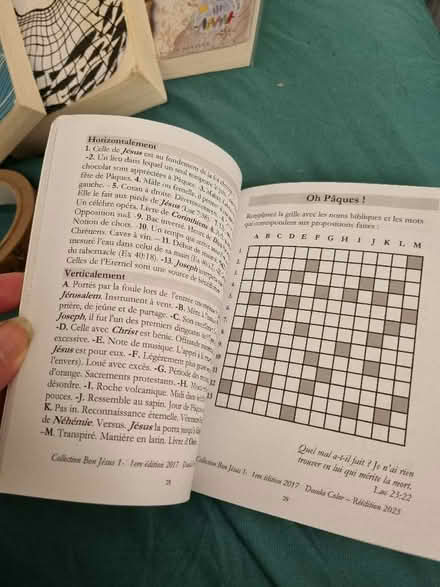 Photo of free French Bible quiz book (Alperton HA0) #3