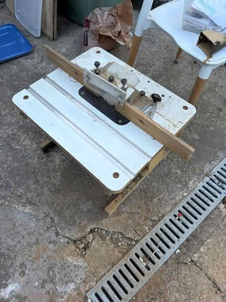 Photo of free Router table (Chesterfield S42) #2
