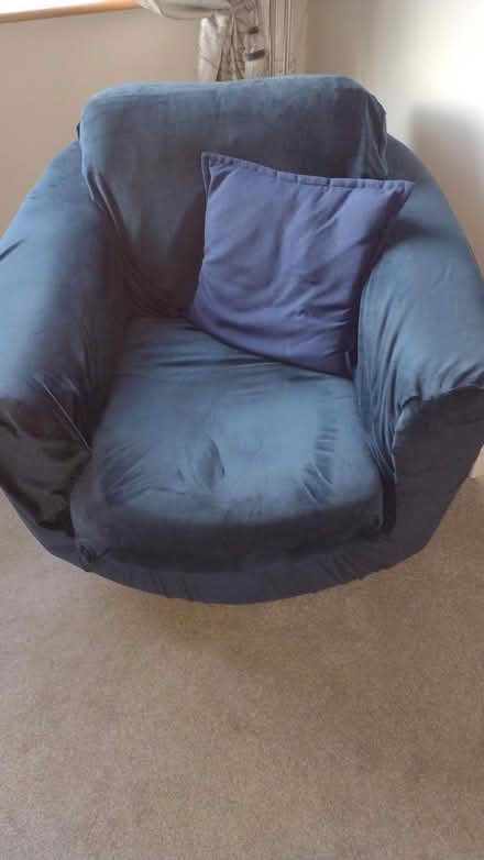 Photo of free Swivel armchair (WN4) #2