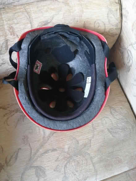 Photo of free Red skating helmet (Cam GL11) #3